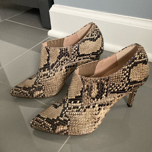 Ankle booties - Picture 2 of 3